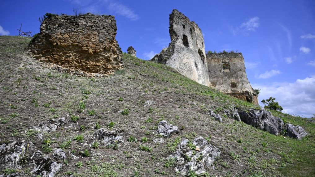 Hrad Čičva nad obcou Sedliská v okrese Vranov nad Topľou.