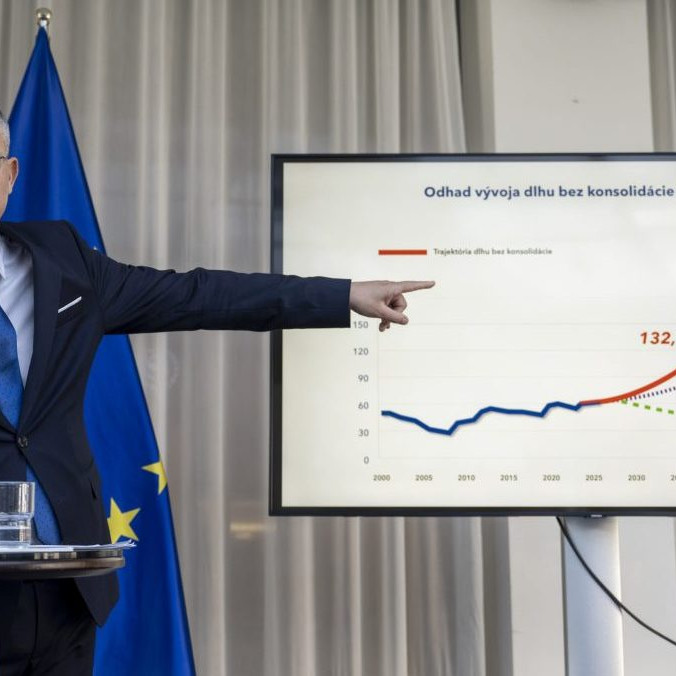 Na snímke minister financií Ladislav Kamenický.