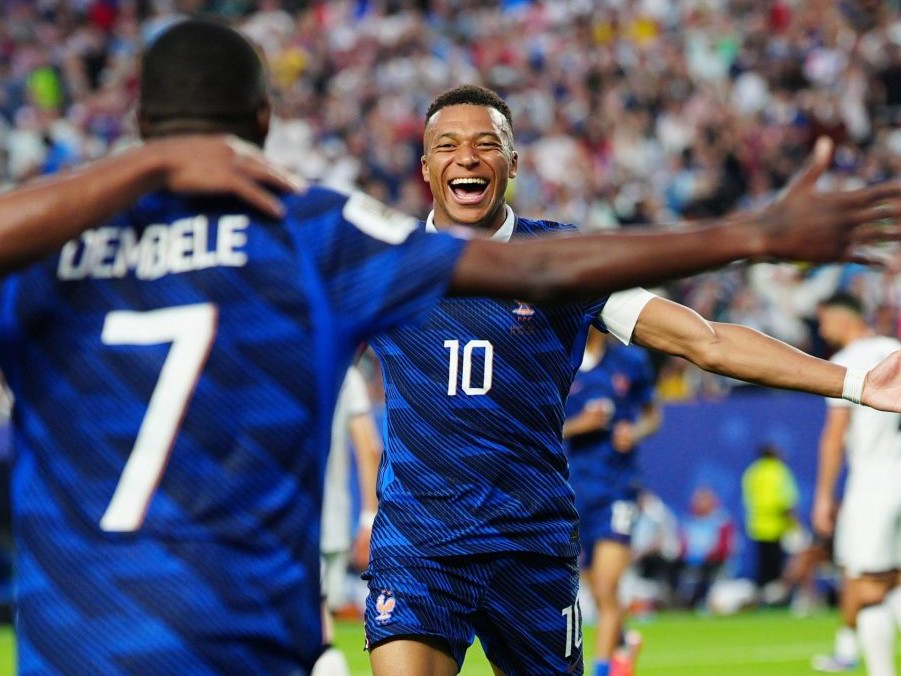 Na snímke Mbappe.