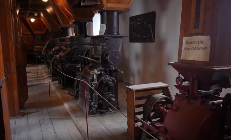 Na sn&iacute;mke mechanizmy skalick&eacute;ho mlyna.