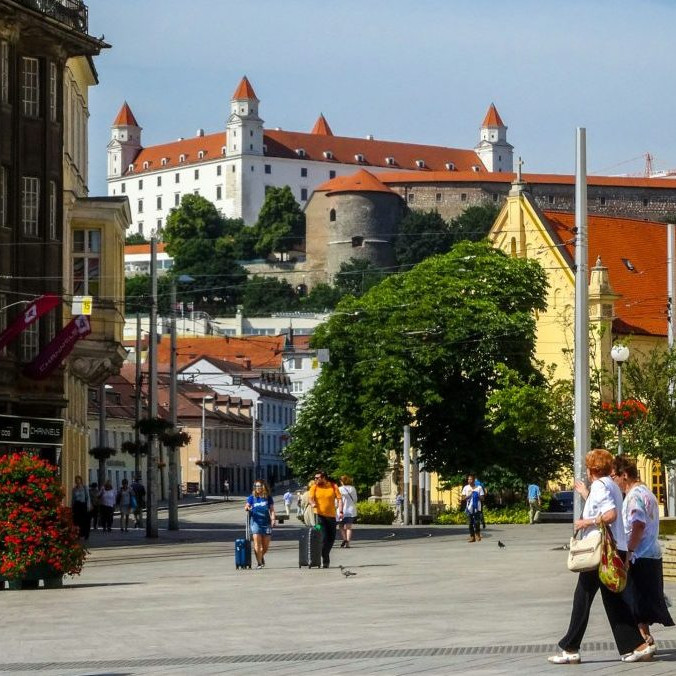 ľudia v Bratislave