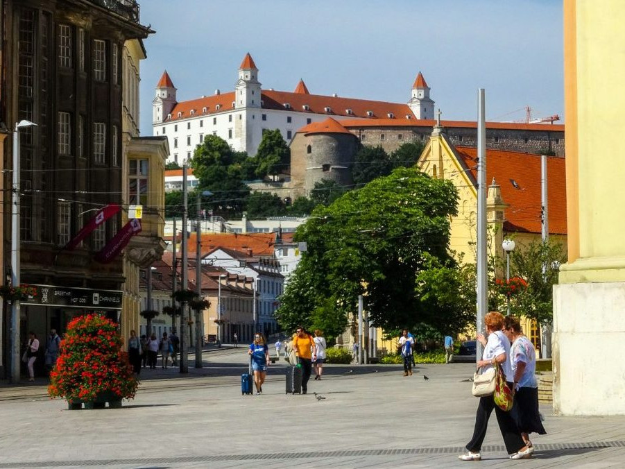 ľudia v Bratislave