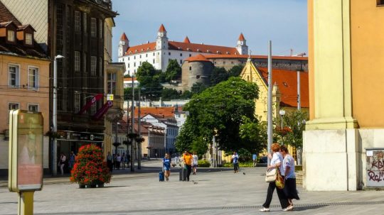 ľudia v Bratislave