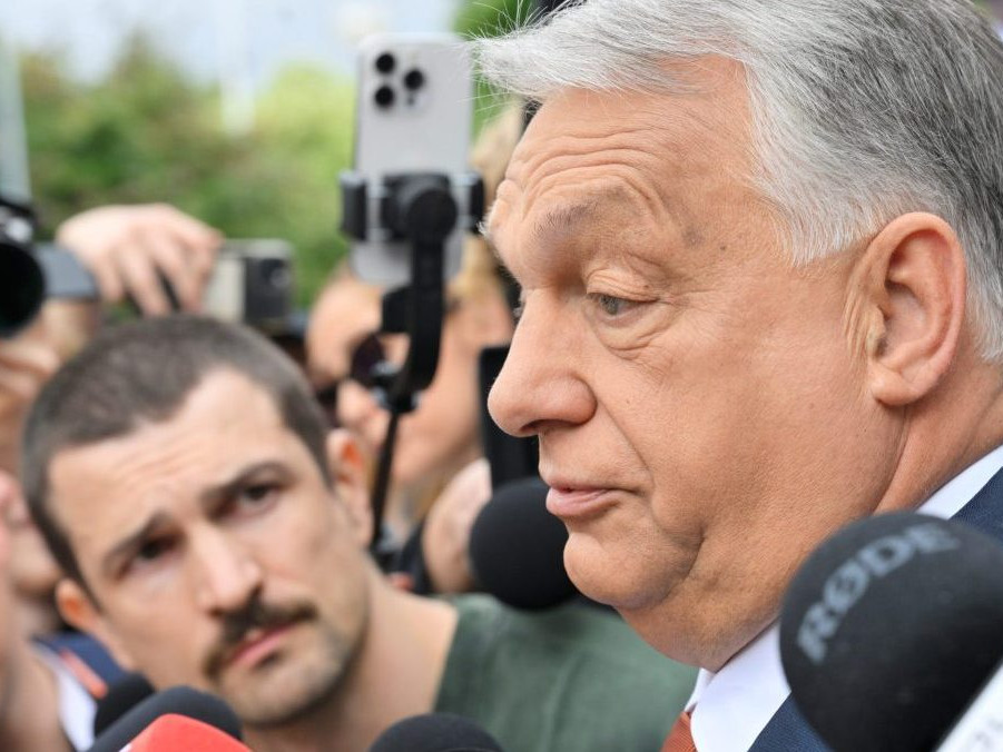 Na snímke Viktor Orbán.