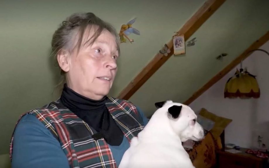 Pestúnka sa bráni a týranie odmieta.