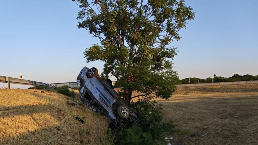 Na sn&iacute;mke miesto dopravnej nehody.