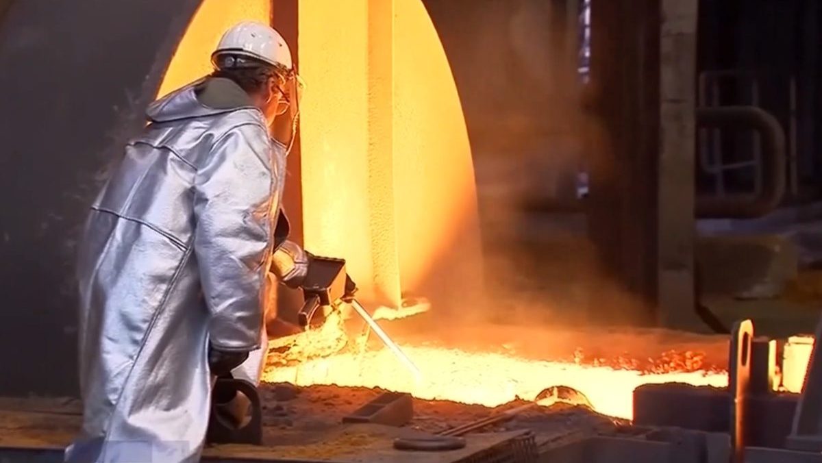 Niž&scaron;ie dane za elektrinu: Nejde o z&aacute;sadn&uacute; pomoc, tvrd&iacute; priemysel. Zamestn&aacute;vatelia žiadaj&uacute; zaradiť aj in&eacute; oblasti
