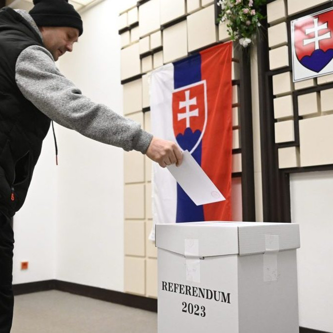 Na ilustračnej snímke účastník referenda v roku 2023.