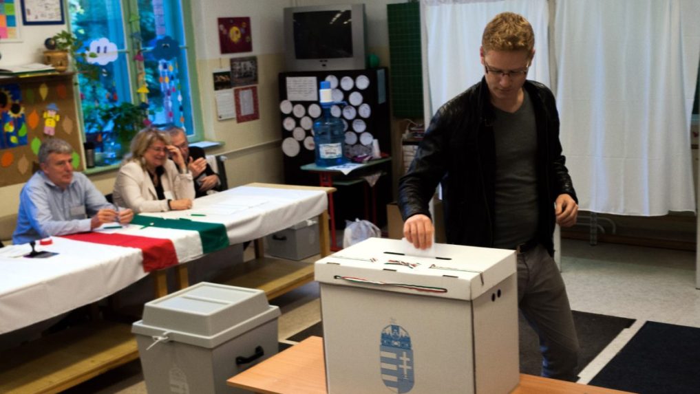 Na archívnej snímke referendum v Maďarsku v roku 2016.