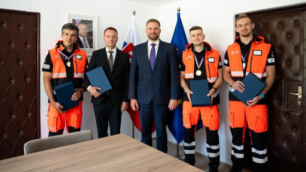 Minister zdravotn&iacute;ctva ocenil pos&aacute;dku z&aacute;chrannej zdravotnej služby RZP z Trenč&iacute;na.