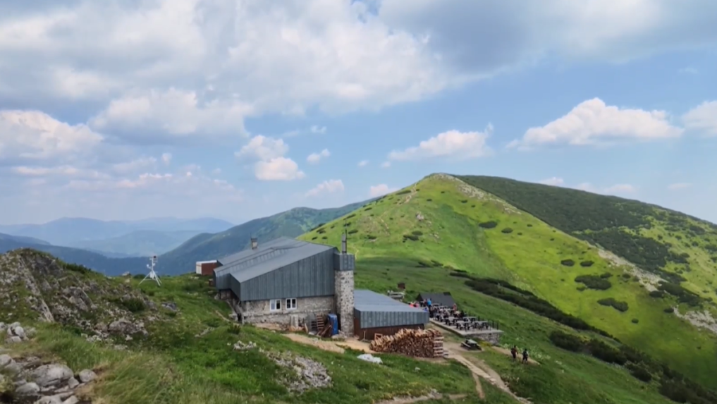 Chata M. R. Štefánika pod Ďumbierom.