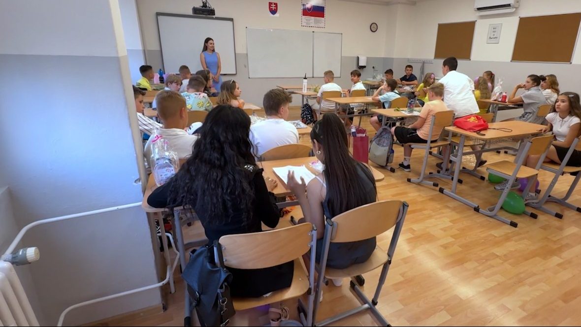 Žiaci z Mal&eacute;ho Slivn&iacute;ka tento &scaron;kolsk&yacute; rok doch&aacute;dzali do Pre&scaron;ova. Čo bude s nimi v septembri, st&aacute;le nie je jasn&eacute;