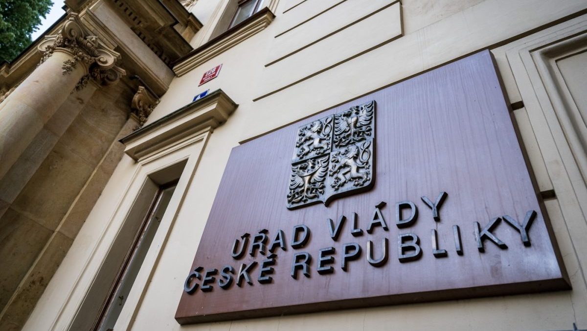 Pracovn&iacute;ci česk&eacute;ho &uacute;radu vl&aacute;dy sa ob&aacute;vaj&uacute; o nez&aacute;vislosť svojej pr&aacute;ce. Spor vy&uacute;stil do &scaron;trajku, Babi&scaron; je sklaman&yacute;