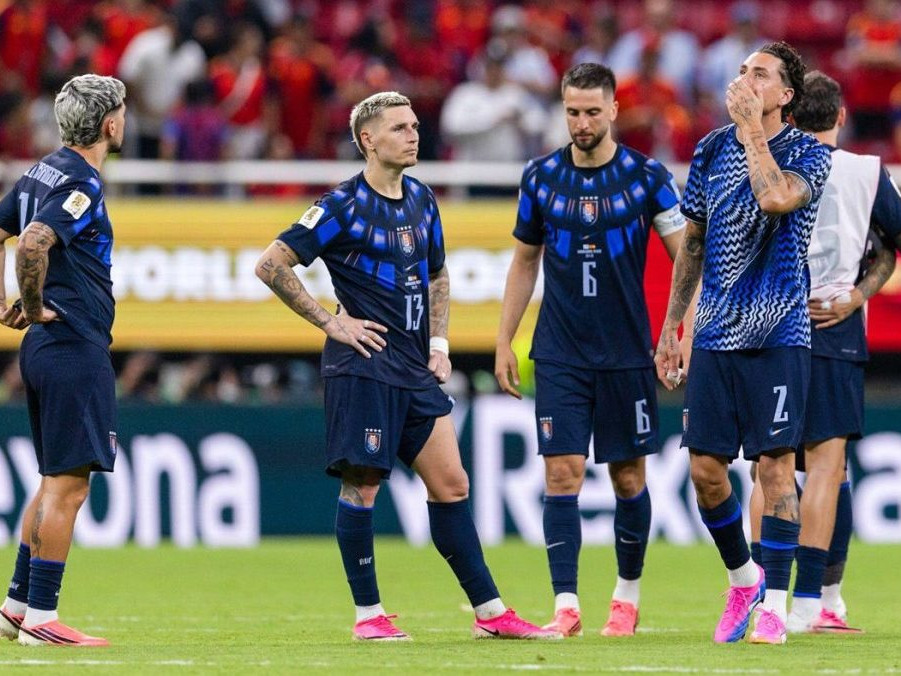 Futbalisti Uruguaja po vypadnutí zo svetového šampionátu.