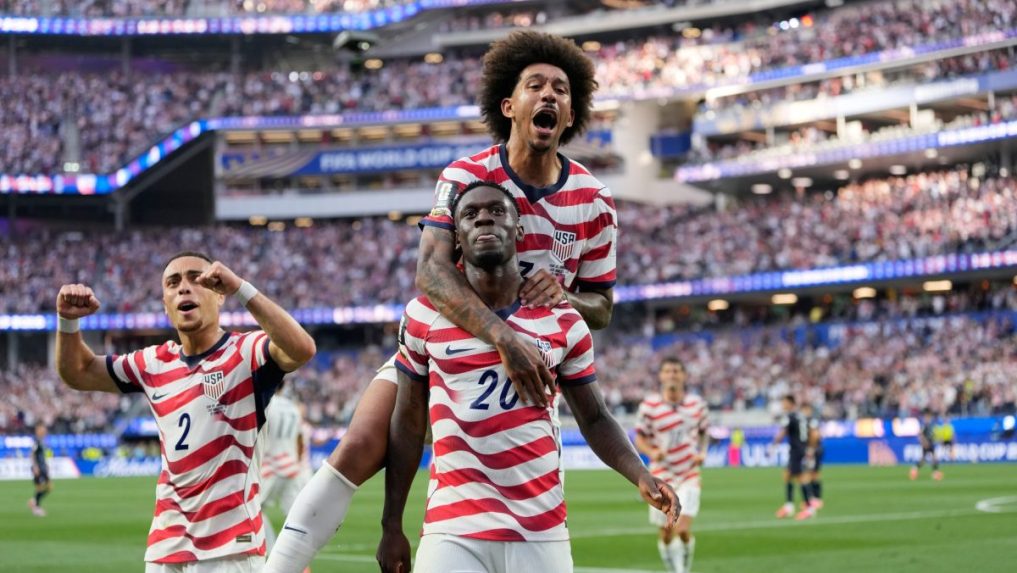 Futbalisti USA sa tešia z gólu.