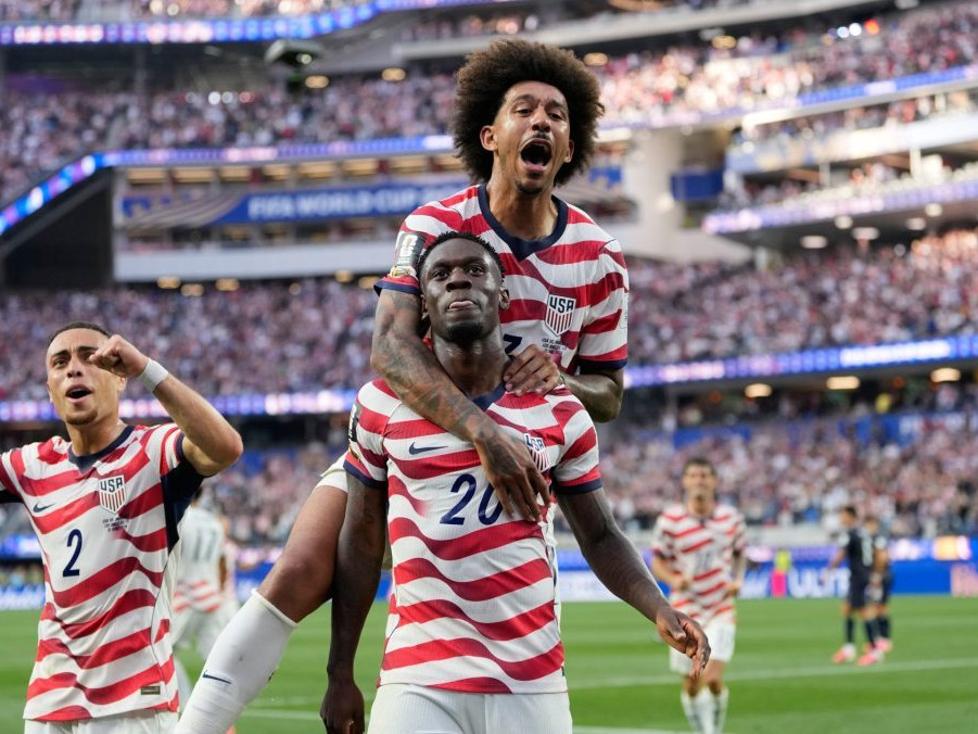 Futbalisti USA sa tešia z gólu.