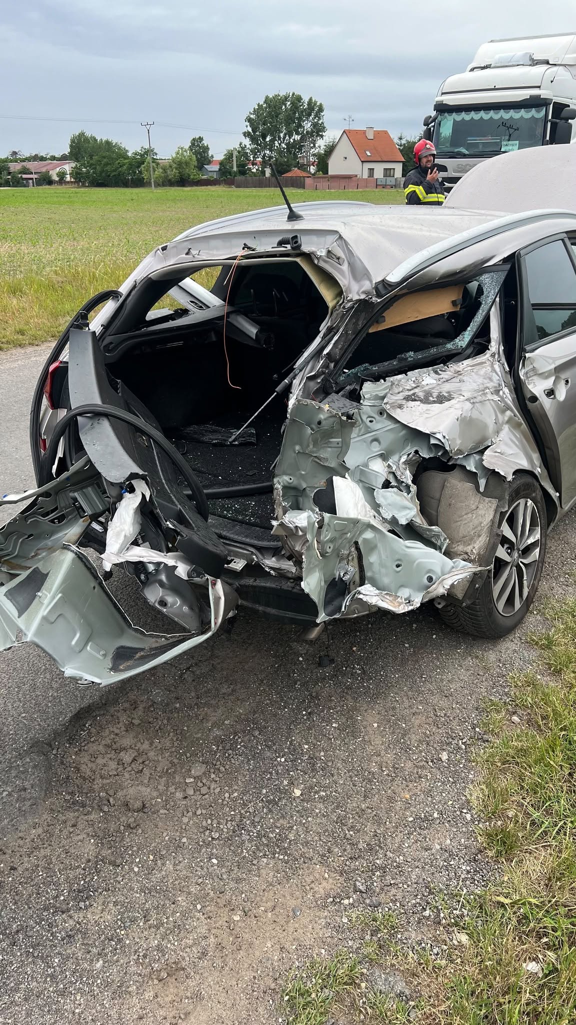Auto sa zrazilo s n&aacute;kladn&yacute;m autom.