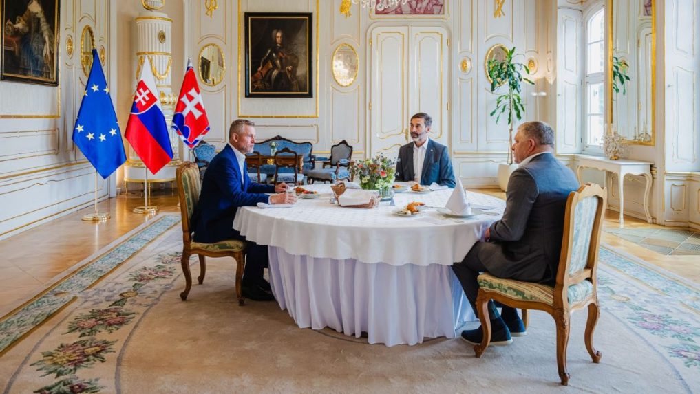 Na snímke zľava prezident SR Peter Pellegrini, minister zahraničných vecí a európskych záležitostí SR Juraj Blanár a predseda vlády SR Robert Fico.