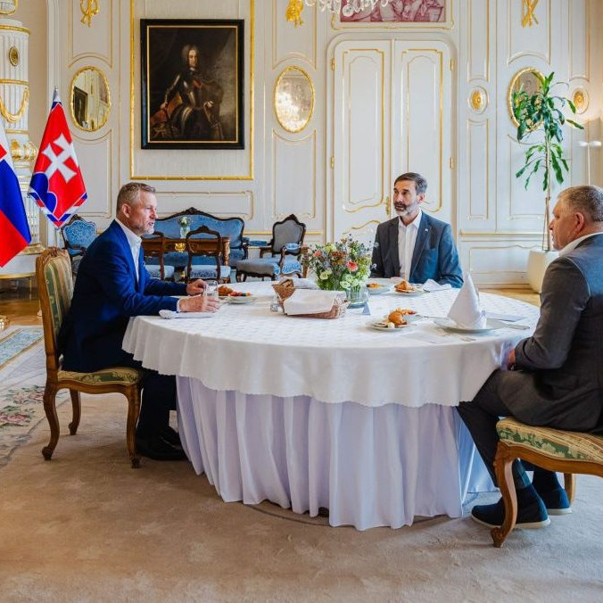 Na snímke zľava prezident SR Peter Pellegrini, minister zahraničných vecí a európskych záležitostí SR Juraj Blanár a predseda vlády SR Robert Fico.