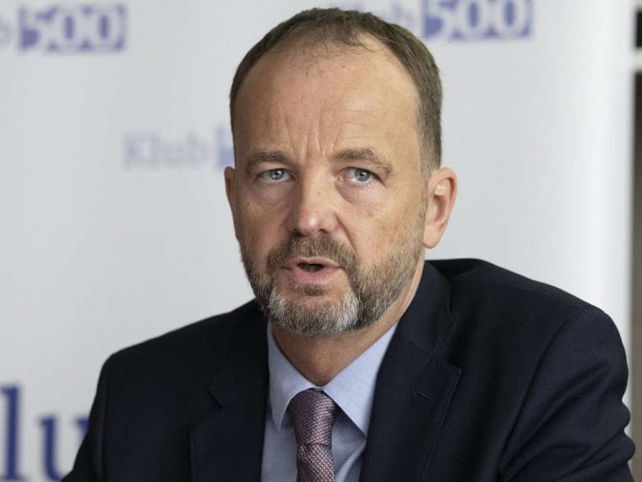 Vláda schválila akčný plán otvoreného vládnutia, podľa Klubu 500 ide o plytvanie peniazmi