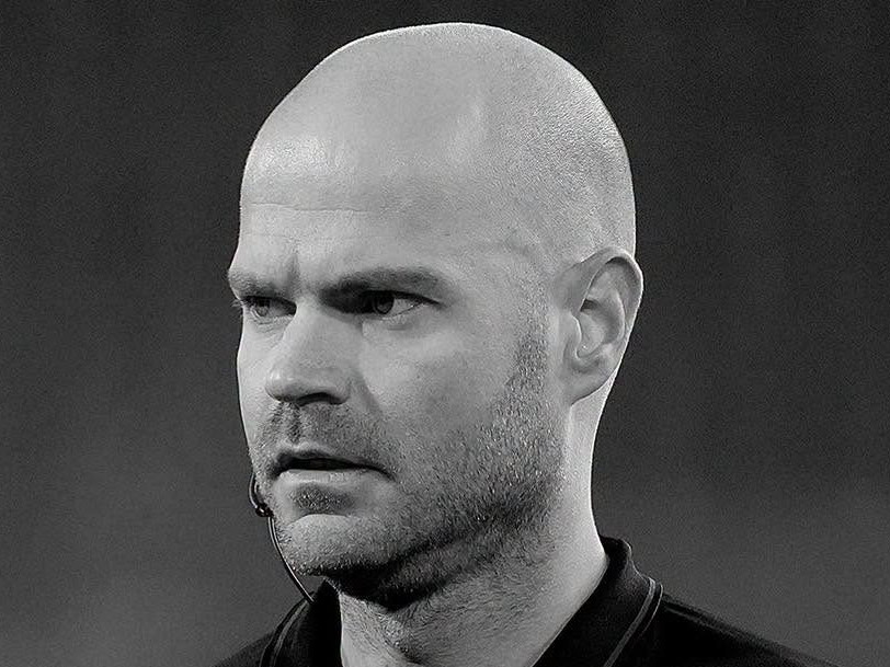 Futbalový rozhodca Rob Dieperink.