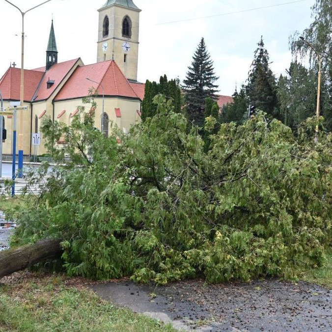 Búrka v meste trvala asi polhodinu.