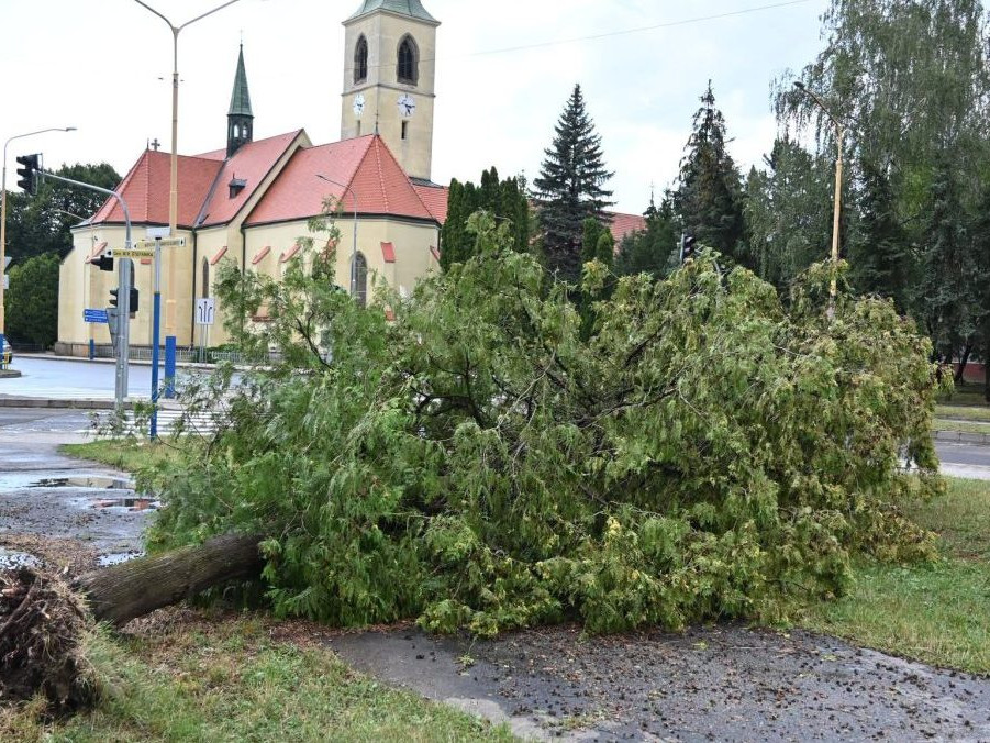Búrka v meste trvala asi polhodinu.