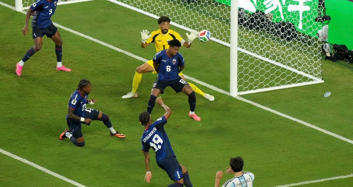 Mala to byť jasn&aacute; v&yacute;hra, pri&scaron;la v&scaron;ak dr&aacute;ma: Kapverdy potr&aacute;pili Argent&iacute;nu