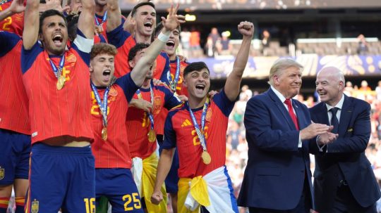 Donald Trump (druhý sprava) a šéf FIFA Gianni Infantino.