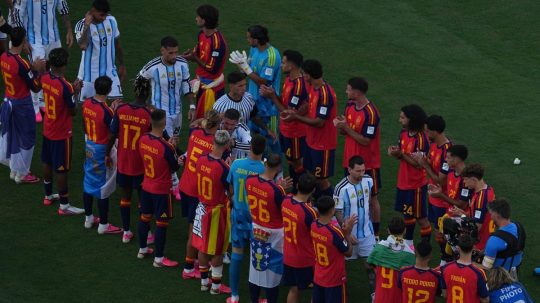 Hrdina Španielov Torres venoval víťazný gól celej krajine. Messi odchádzal z finále v slzách