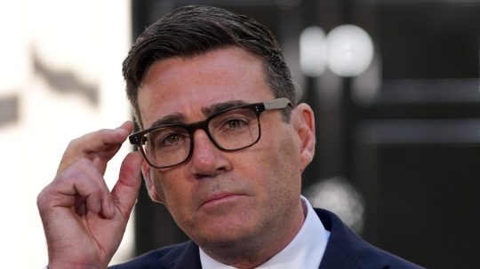 Na snímke Andy Burnham.