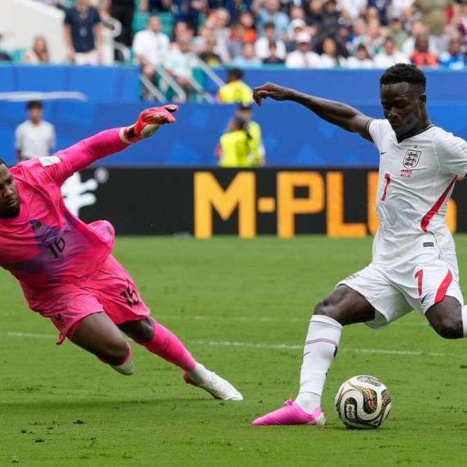 Bukayo Saka a Mike Maignan