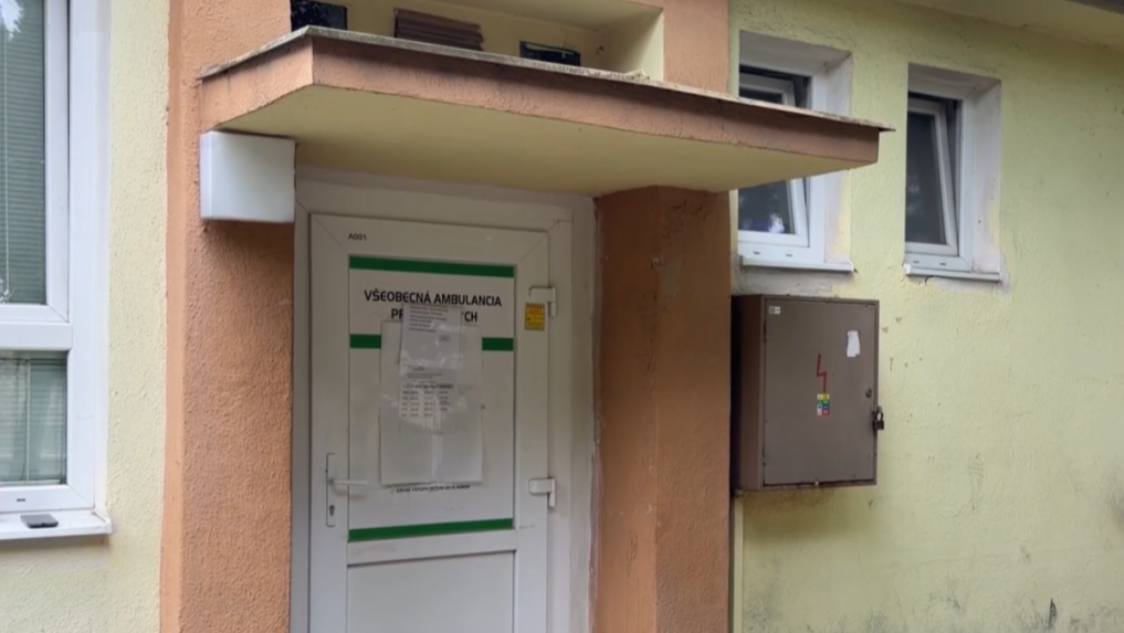 Všeobecný lekár má prenajaté priestory súkromnej ambulancie v areáli levočskej nemocnice.