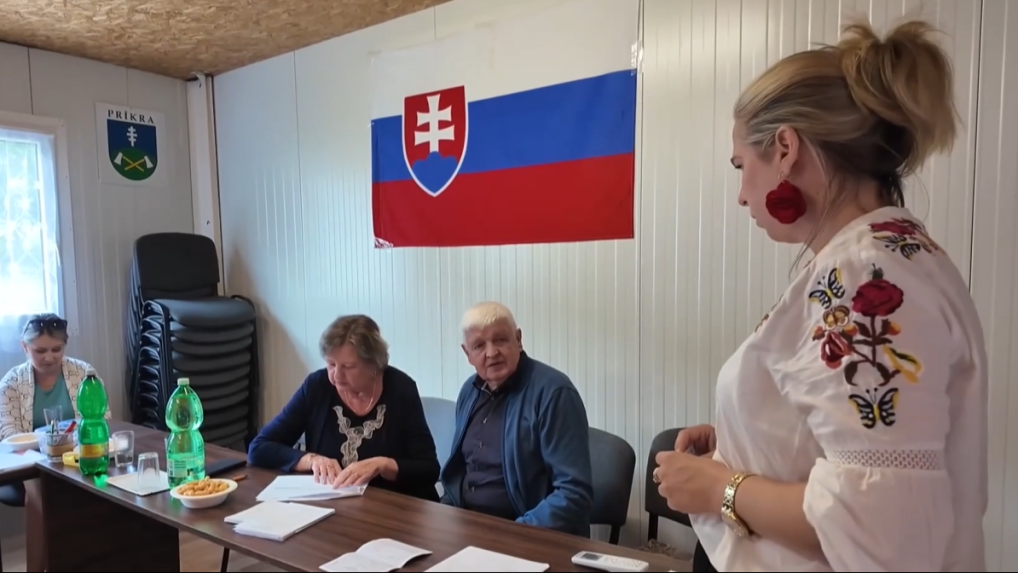 V Príkrej volia aj hlasujú v kontajnerovom obecnom úrade.