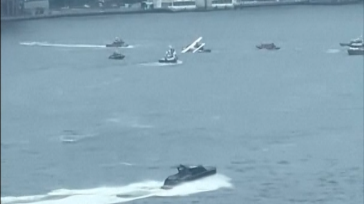 VIDEO: Hydroplán tvrdo pristál na rieke v New Yorku, hlásia dve menšie zranenia