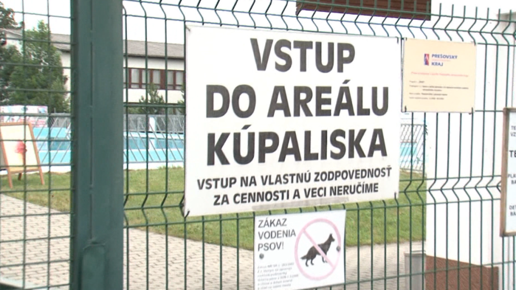 Na snímke vstup na kúpalisko.