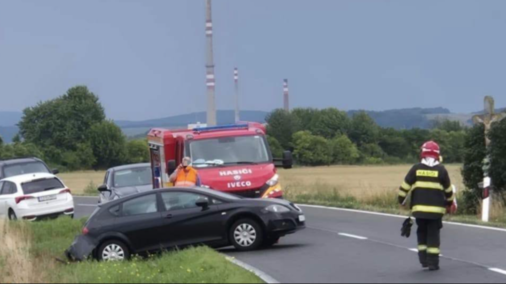 Medzi obcami Dlh&eacute; Klčovo a Hencovce s zrazili dve aut&aacute;.