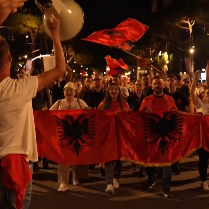 Protesty v Albánsku pokračujú.