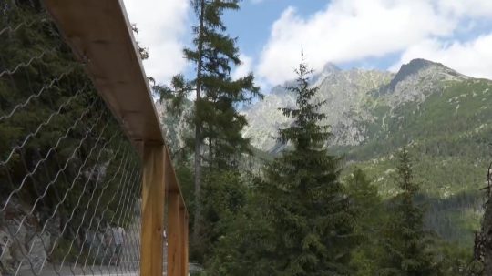 Stavbári počas rekonštrukcie spevnili zosuvné svahy