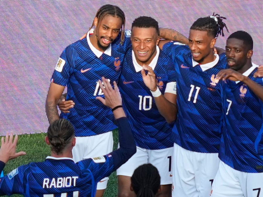VIDEO: Francúzi potvrdili proti Švédom úlohu favoritov a postúpili do osemfinále MS, hlavnou postavou dvojgólový Mbappe