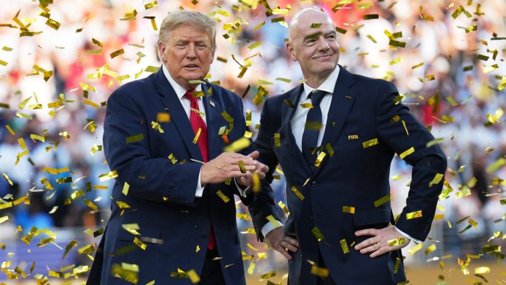 Zľava americký prezident Donald Trump a šéf FIFA Gianni Infantino.