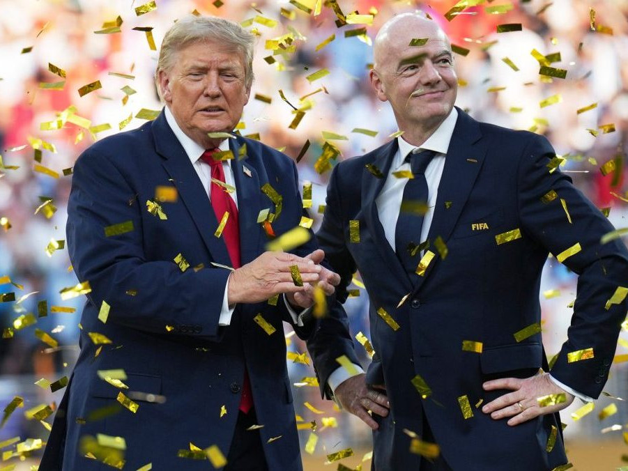 Zľava americký prezident Donald Trump a šéf FIFA Gianni Infantino.