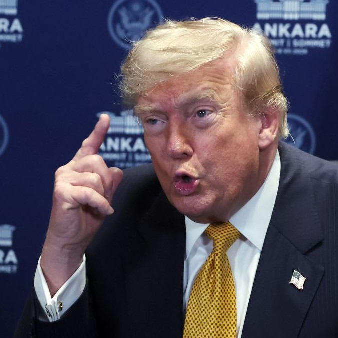 Donald Trump počas samitu NATO.