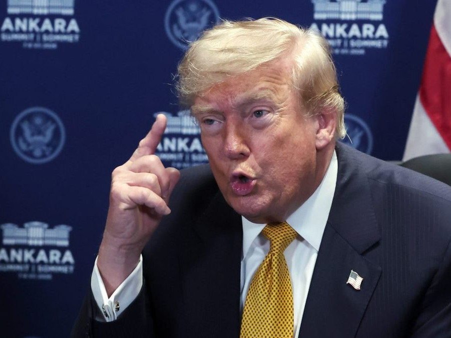 Donald Trump počas samitu NATO.