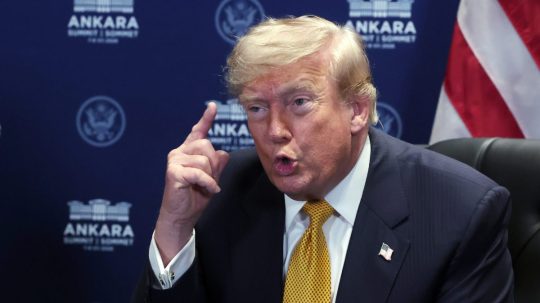 Donald Trump počas samitu NATO.