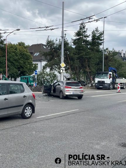 Na snímke miesto dopravnej nehody.