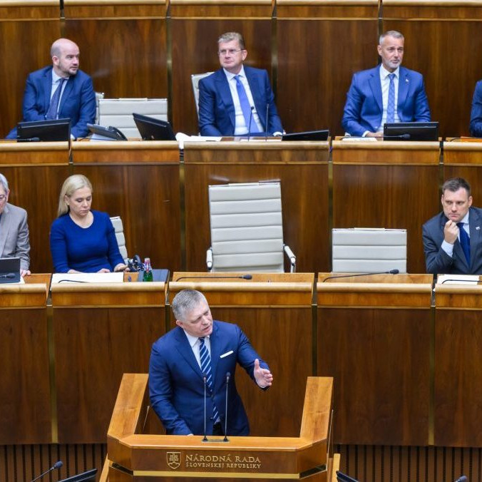 Na snímke premiér a poslanci NR SR.
