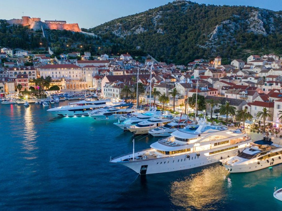 Na snímke chorvátsky ostrov Hvar.