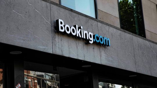 Hotely sa sťažujú na spoločnosť Booking.