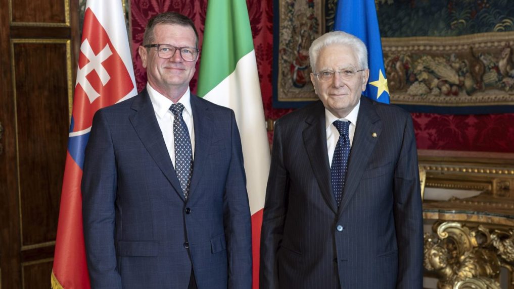 Veľvyslanec SR v Taliansku Peter Kmec a taliansky prezident Sergio Mattarella.